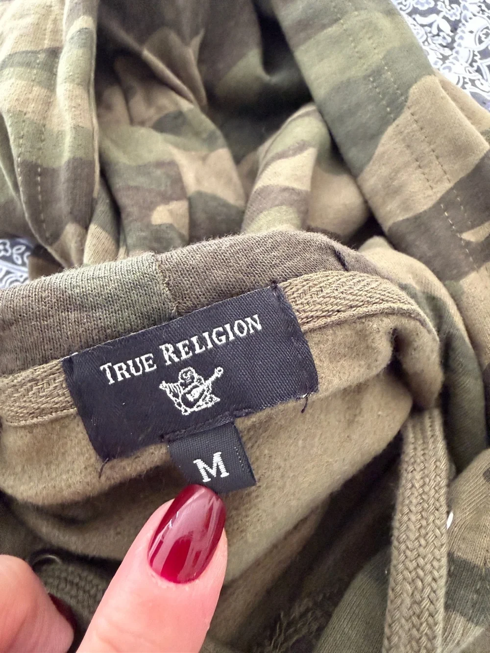 Men’s True Religion Camo pullover Hoodie in size M